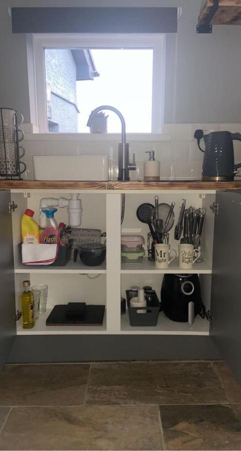 Adorable Bedsit For You, Partner And Your Pet! Stepaside  Eksteriør billede